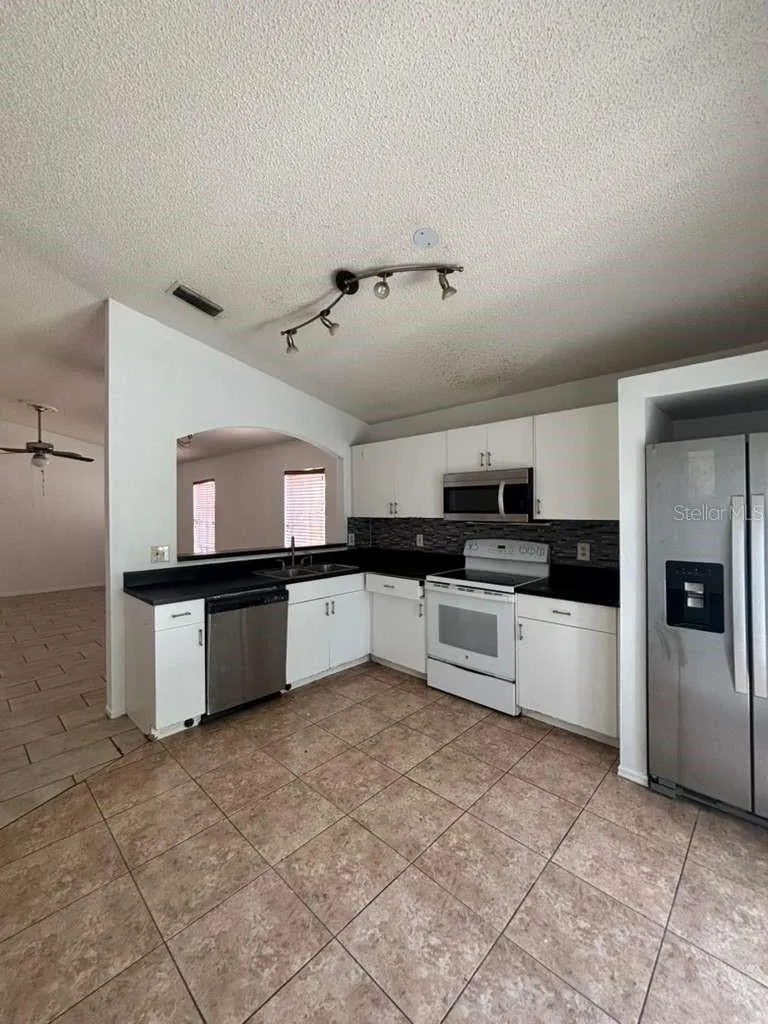 2713 PALM ISLE WAY Orlando, FL 32829