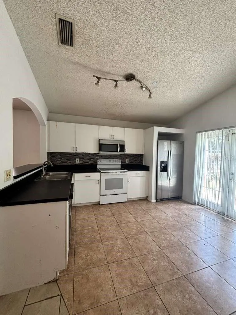 2713 PALM ISLE WAY Orlando, FL 32829
