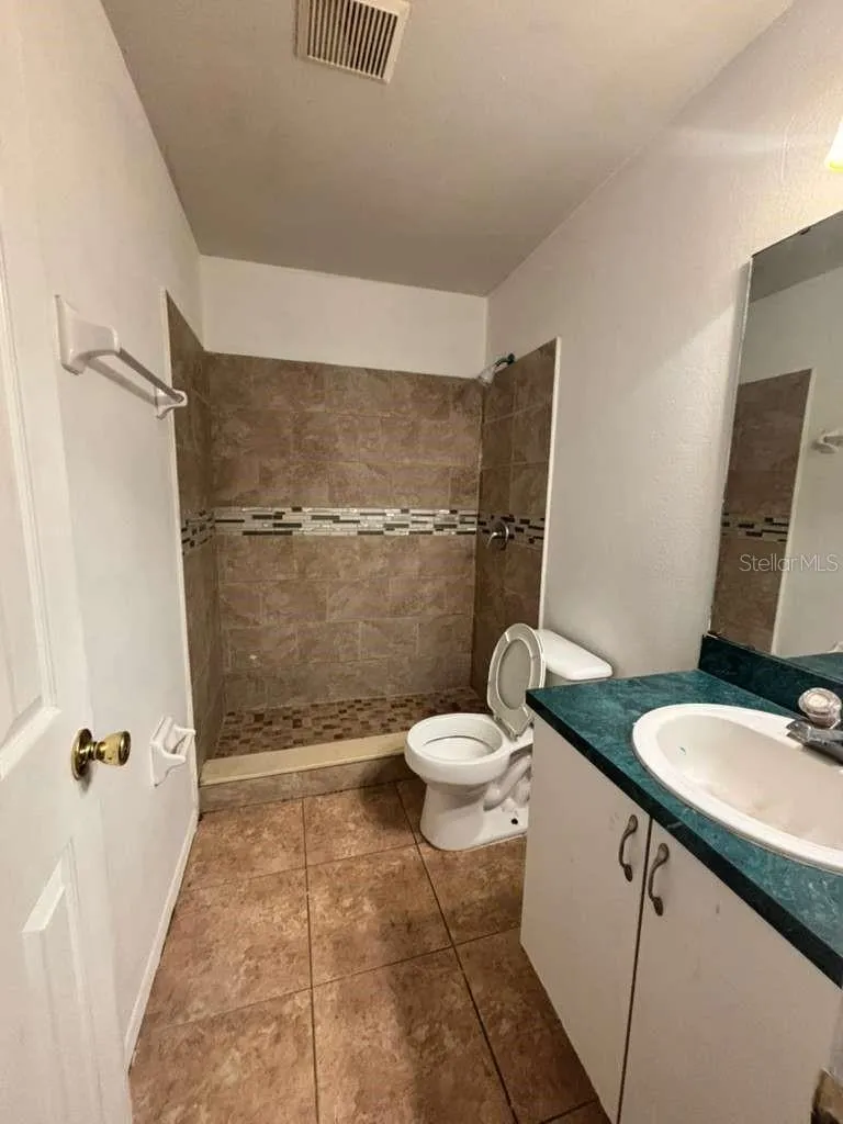 2713 PALM ISLE WAY Orlando, FL 32829