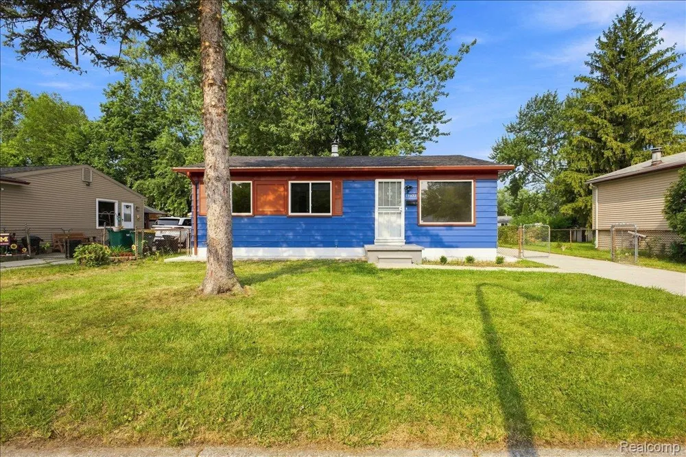 15432 Orchard Street Romulus City, MI 48174