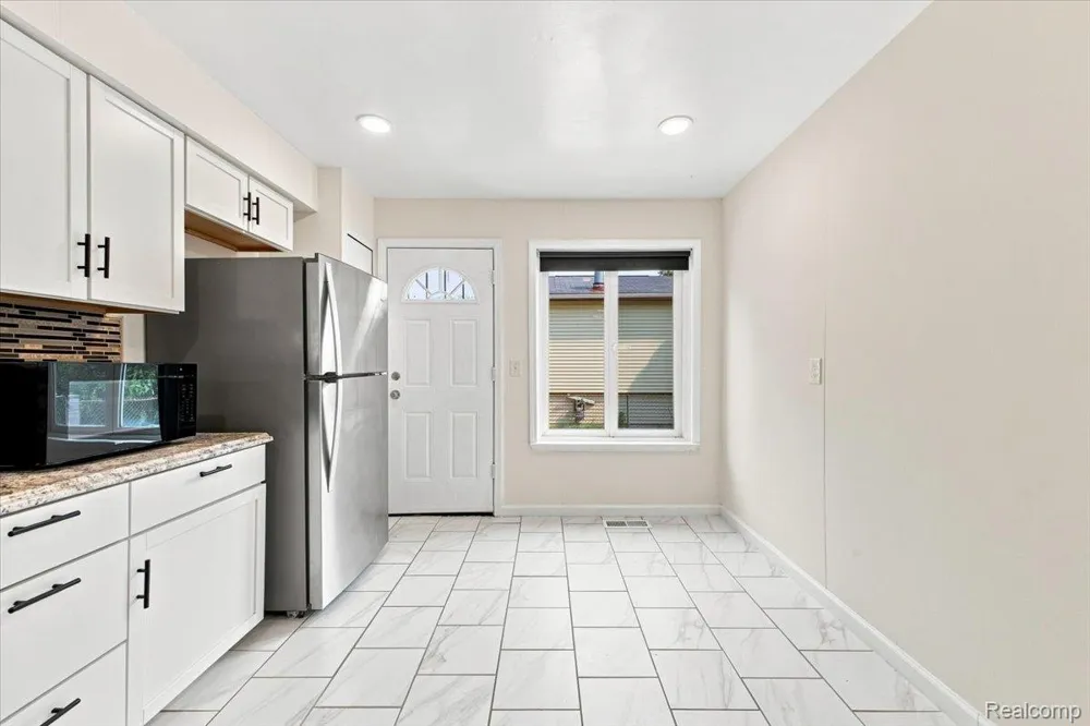 15432 Orchard Street Romulus City, MI 48174