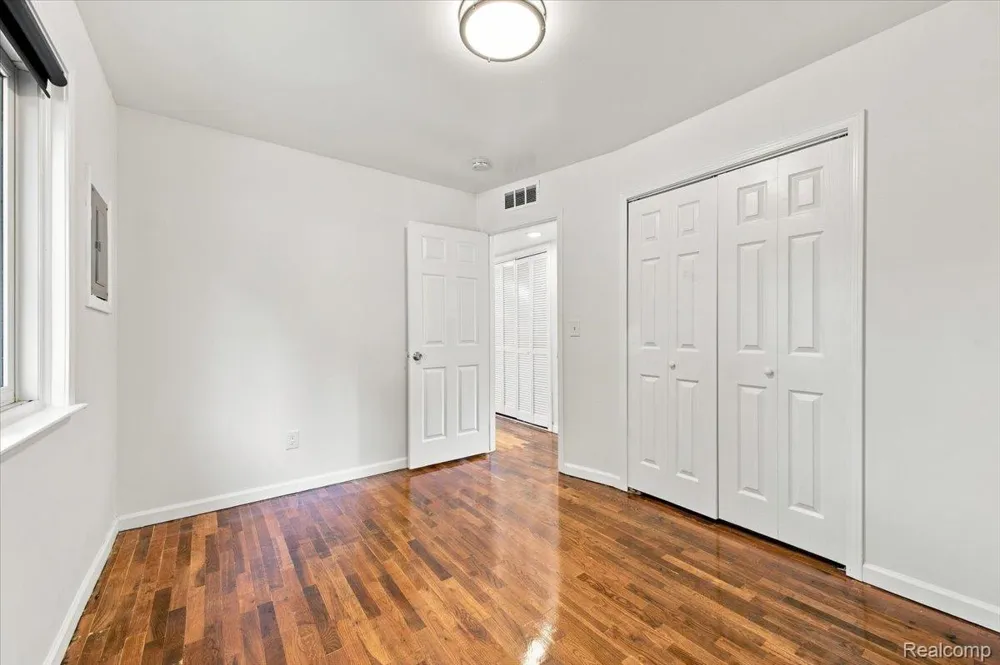 15432 Orchard Street Romulus City, MI 48174