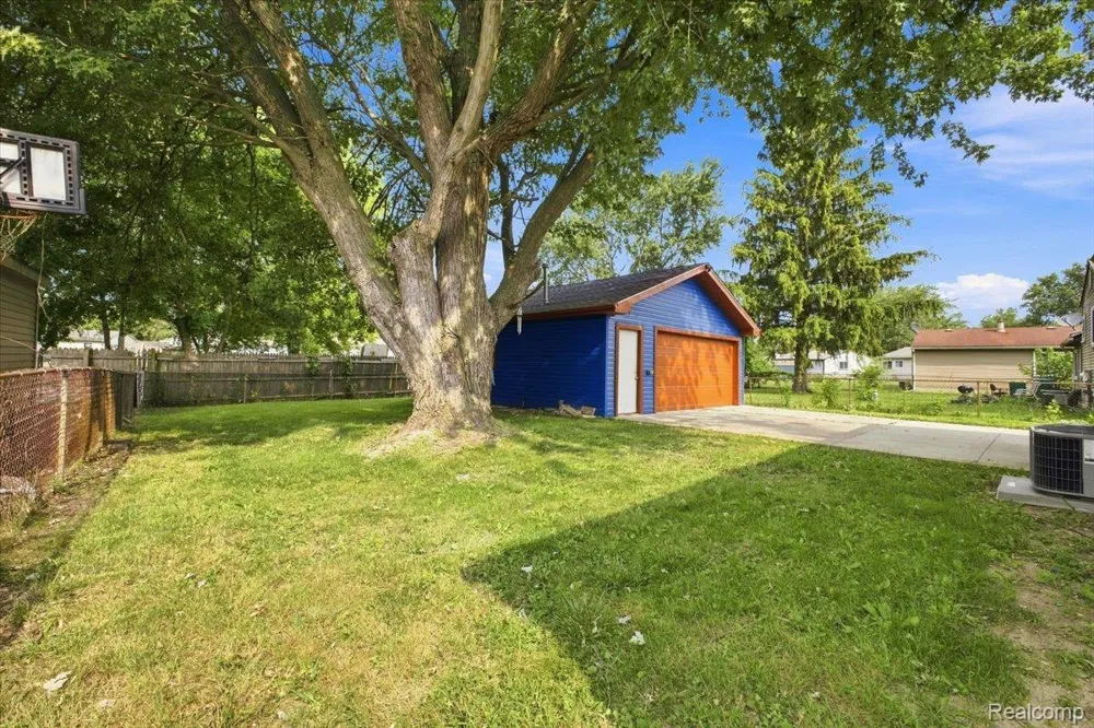 15432 Orchard Street Romulus City, MI 48174