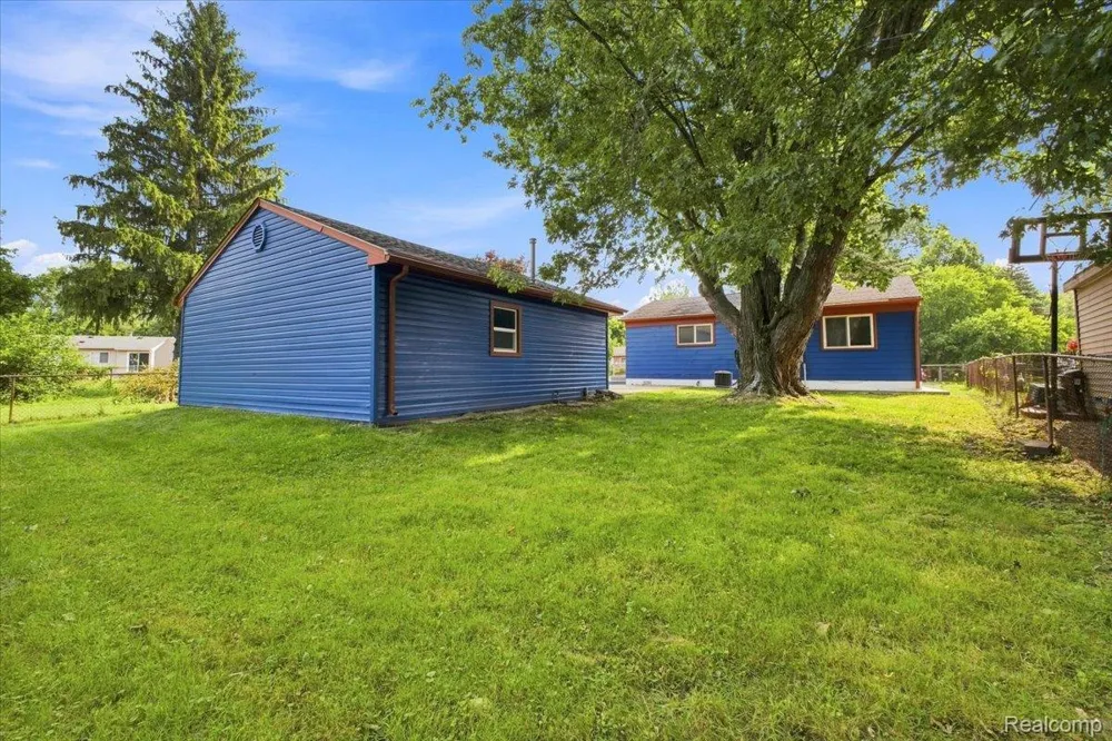 15432 Orchard Street Romulus City, MI 48174