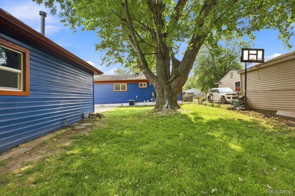 15432 Orchard Street Romulus City, MI 48174