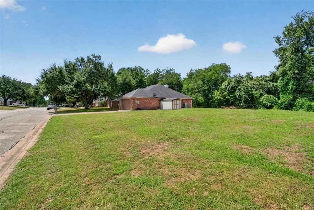 Oakwood Drive Brenham, TX 77833