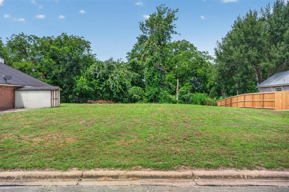 Oakwood Drive Brenham, TX 77833