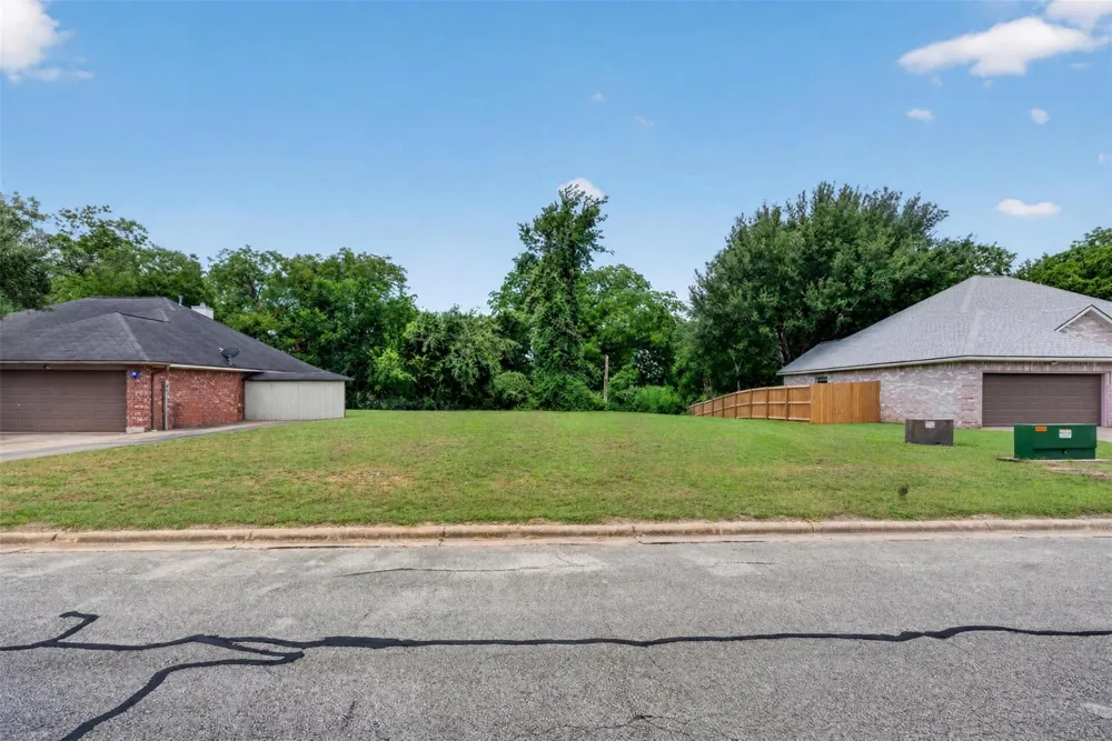 Oakwood Drive Brenham, TX 77833
