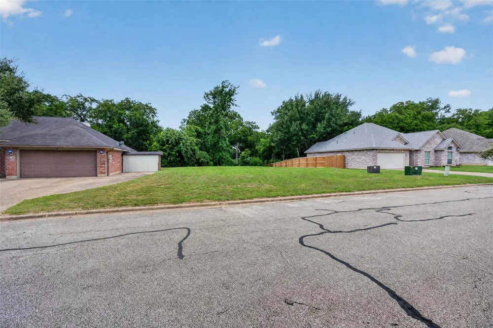 Oakwood Drive Brenham, TX 77833