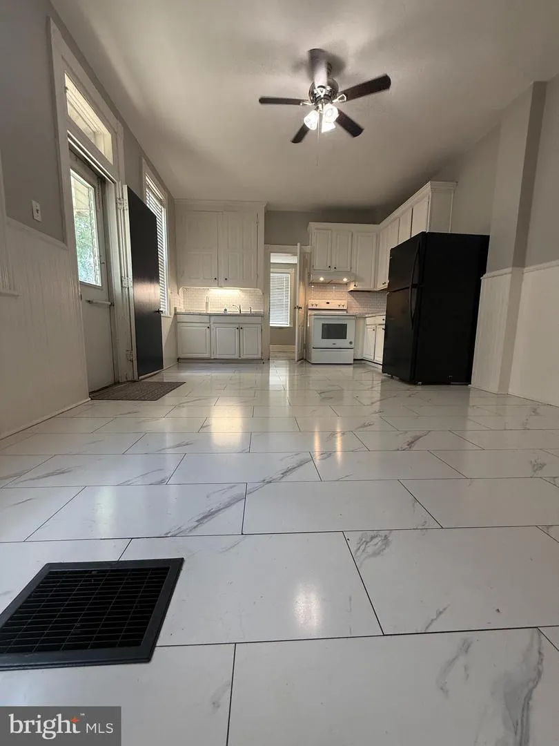 128 E JAMES STREET Lancaster, PA 17602