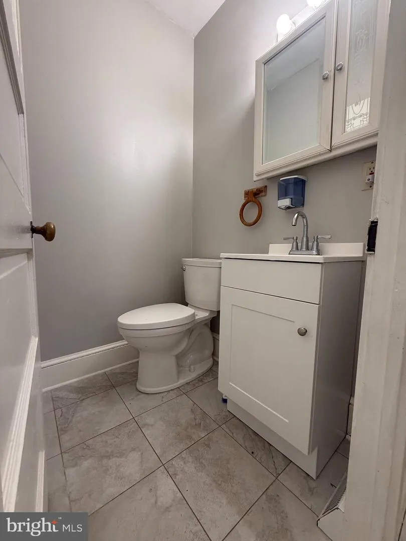 128 E JAMES STREET Lancaster, PA 17602