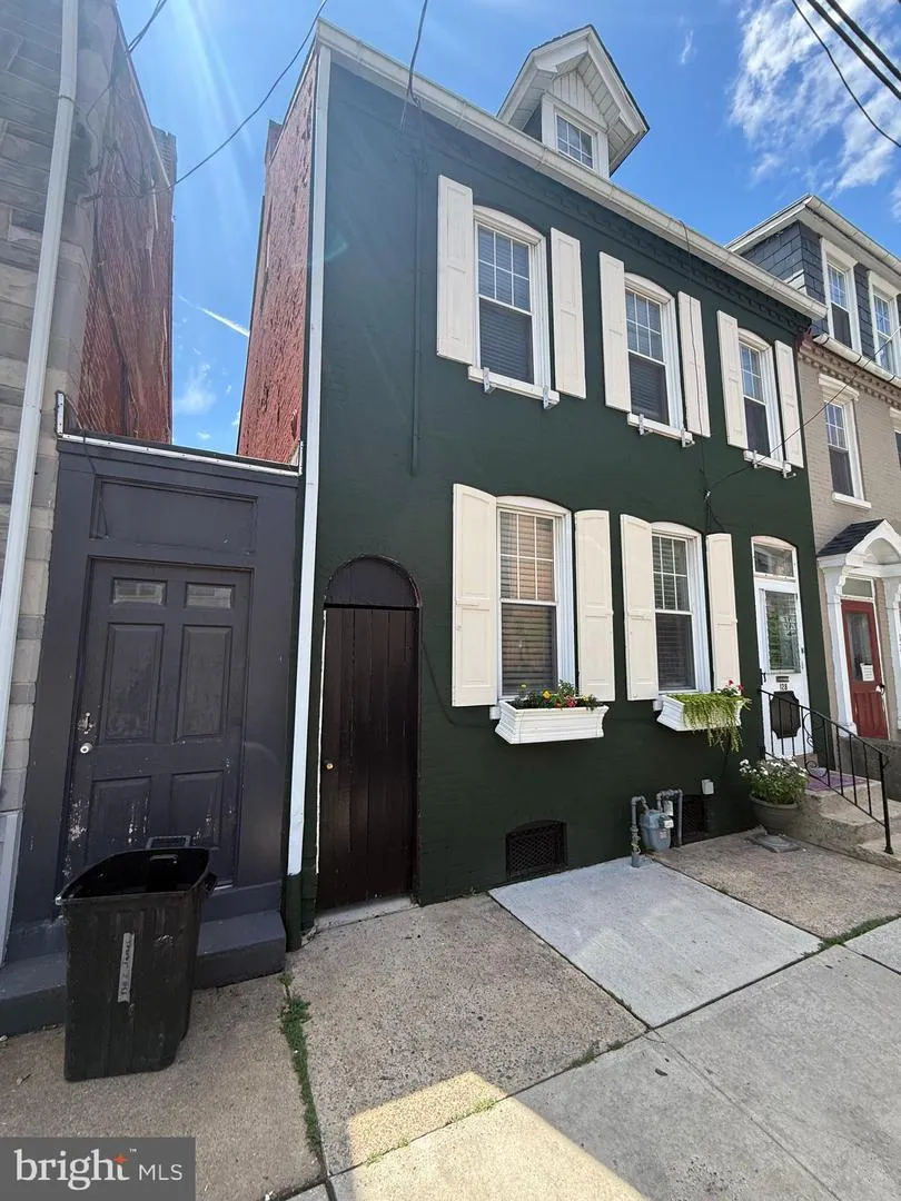 128 E JAMES STREET Lancaster, PA 17602