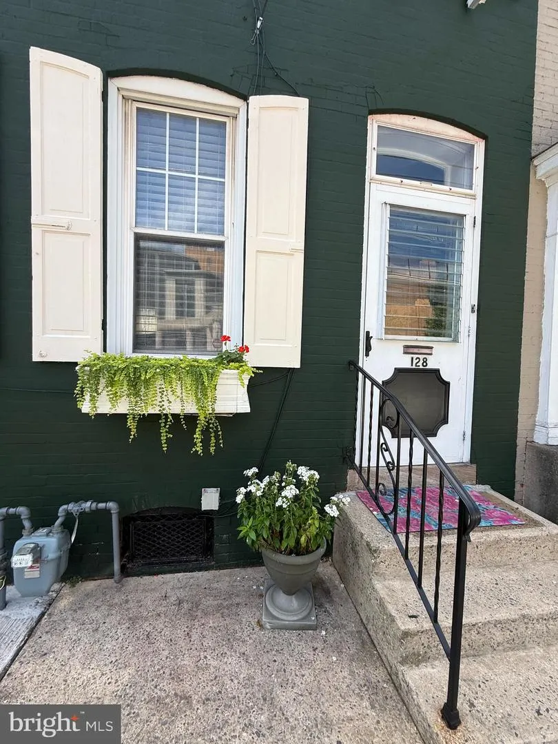128 E JAMES STREET Lancaster, PA 17602