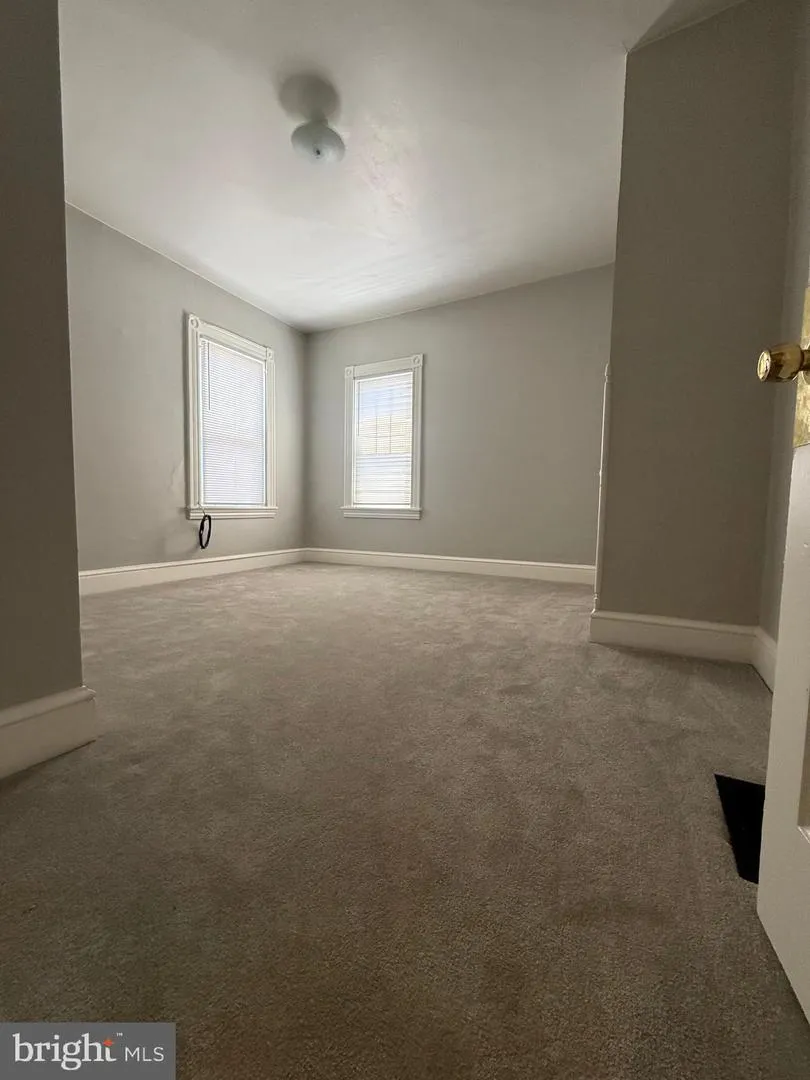 128 E JAMES STREET Lancaster, PA 17602