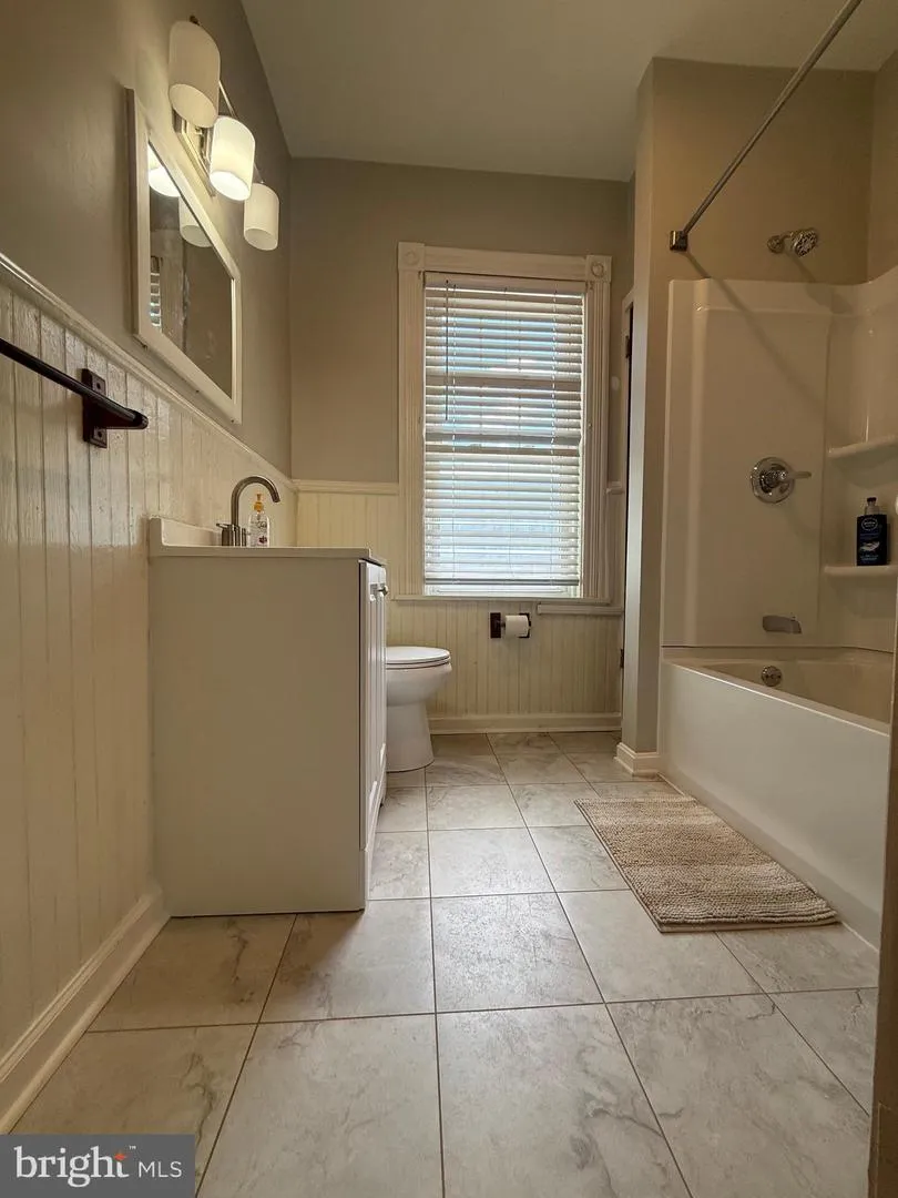 128 E JAMES STREET Lancaster, PA 17602
