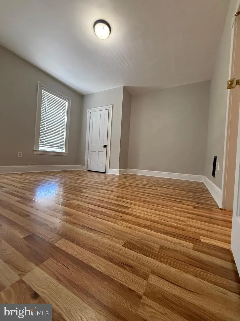 128 E JAMES STREET Lancaster, PA 17602