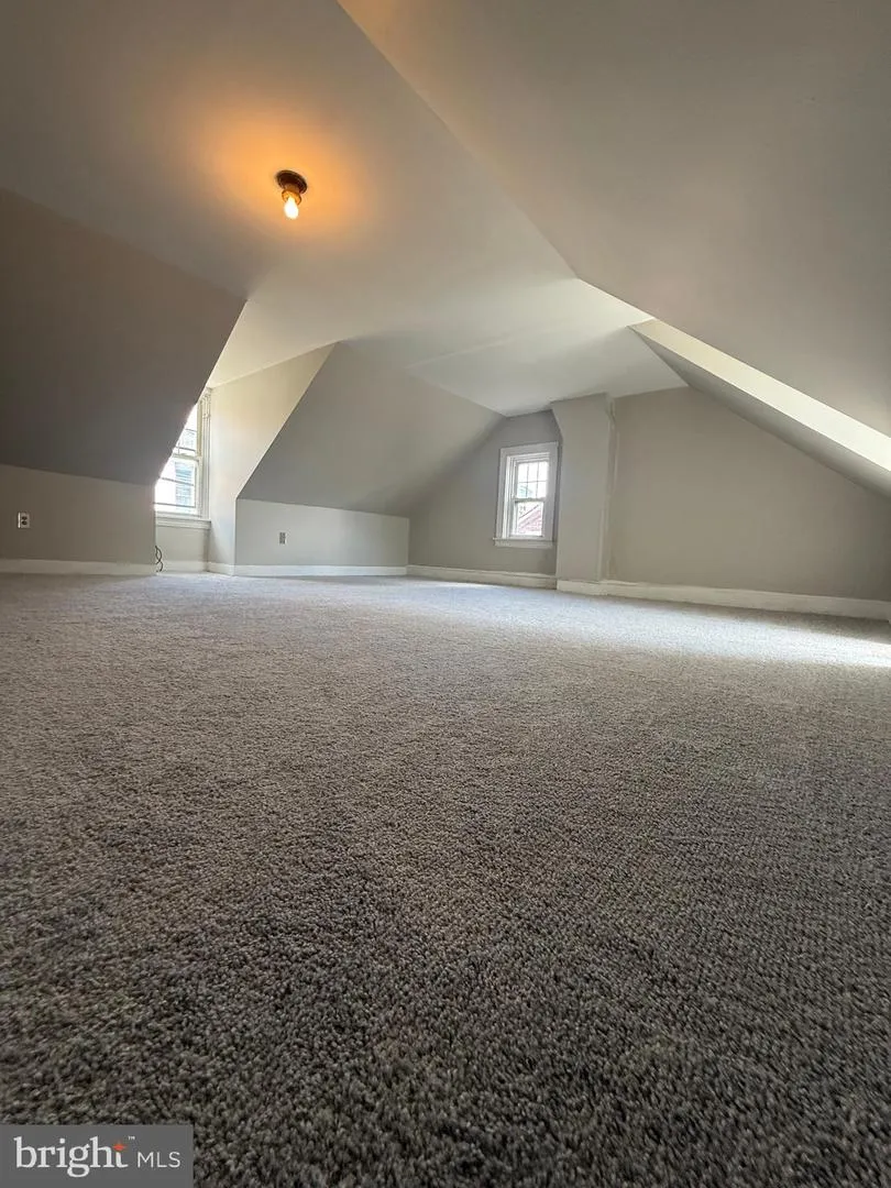 128 E JAMES STREET Lancaster, PA 17602
