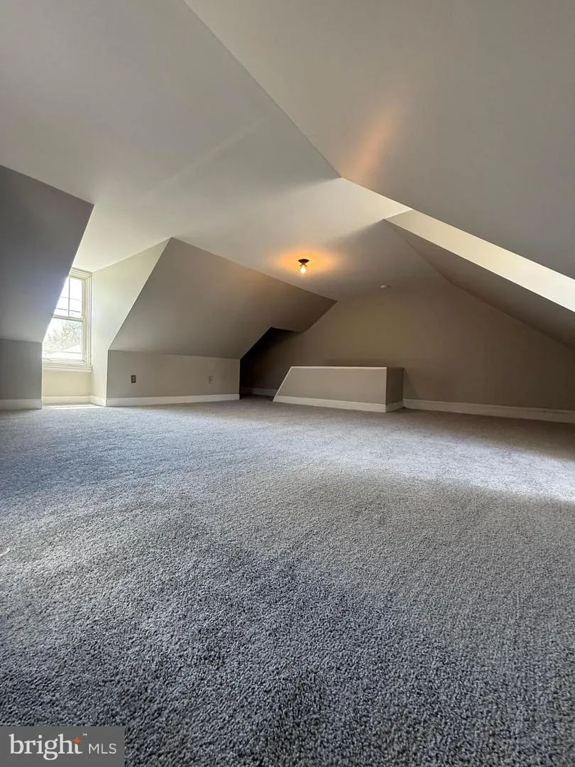 128 E JAMES STREET Lancaster, PA 17602