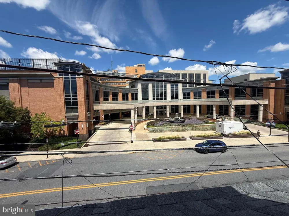128 E JAMES STREET Lancaster, PA 17602