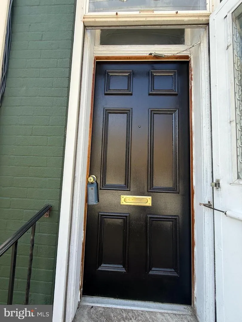 128 E JAMES STREET Lancaster, PA 17602
