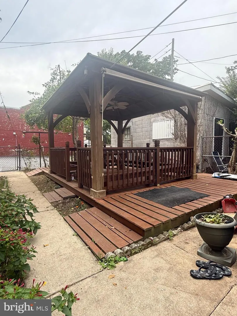 128 E JAMES STREET Lancaster, PA 17602