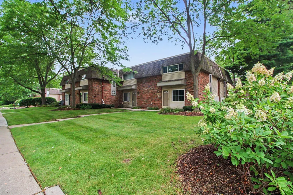 541 Long Shore Drive Ann Arbor, MI 48105