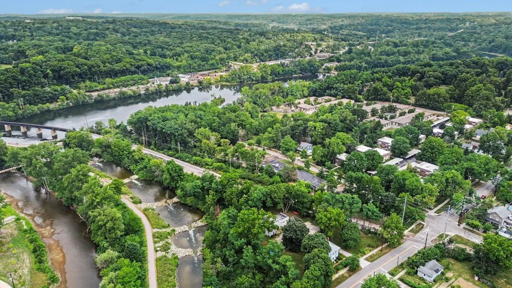 541 Long Shore Drive Ann Arbor, MI 48105