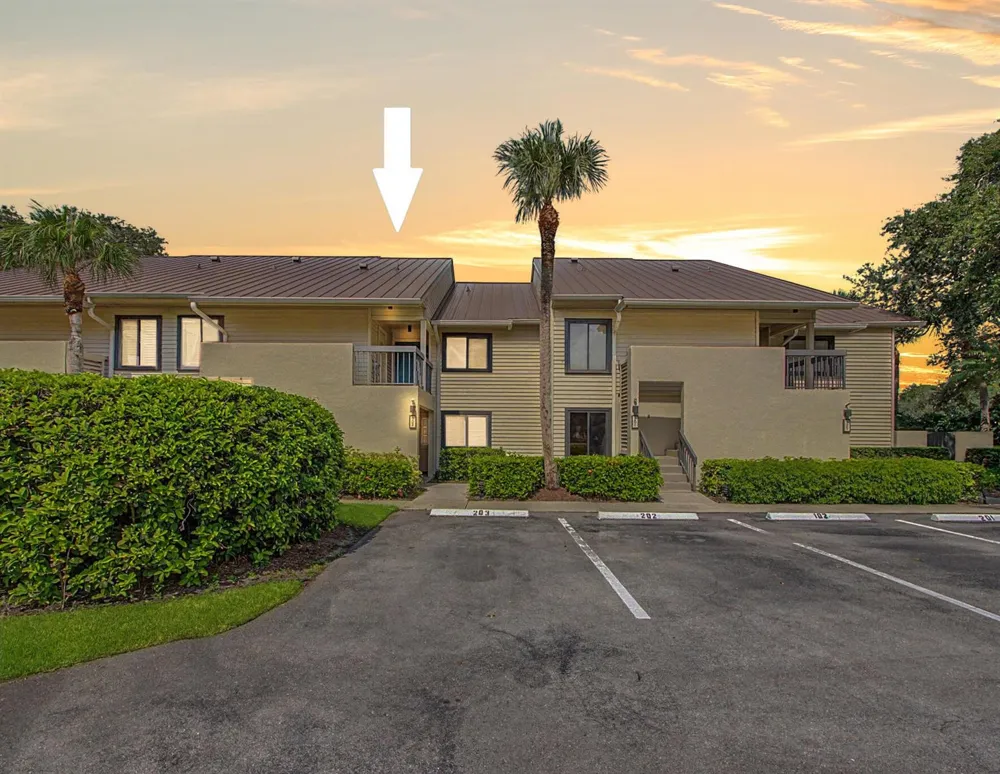 5132 SE CLUB WAY #202 Stuart, FL 34997
