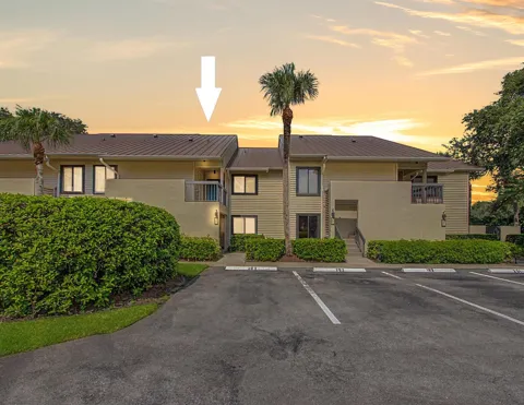 5132 SE CLUB WAY #202