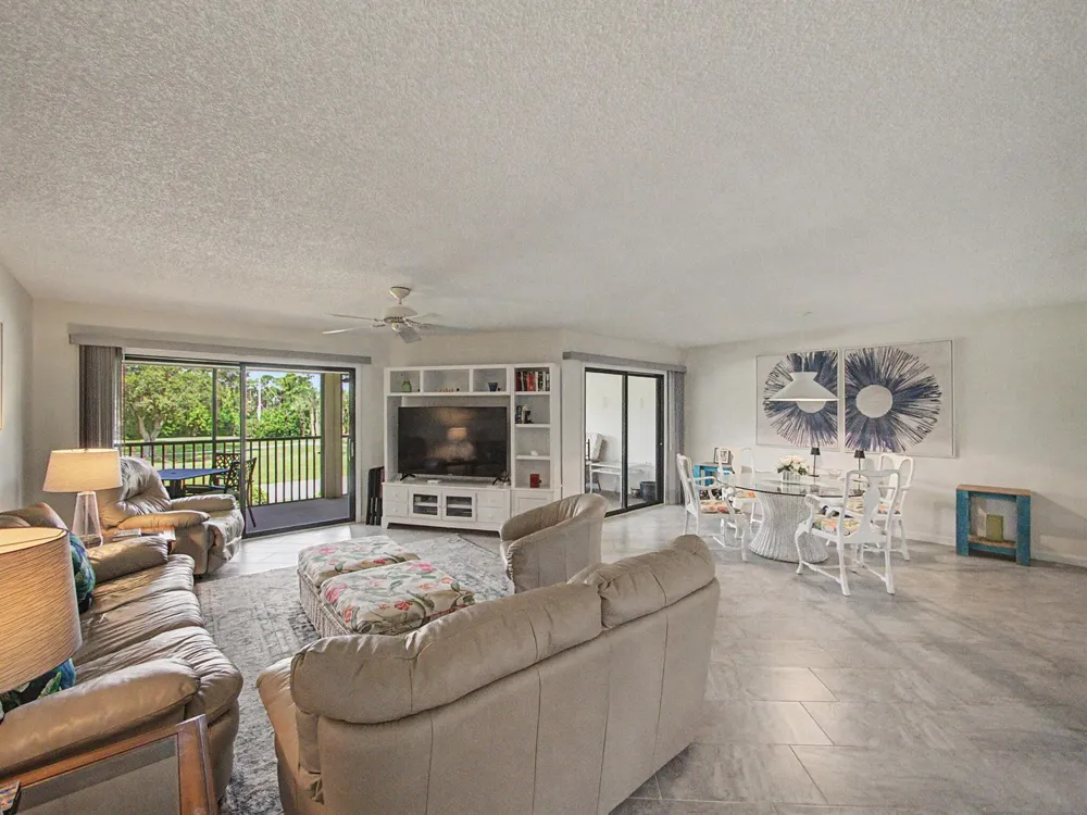 5132 SE CLUB WAY #202 Stuart, FL 34997