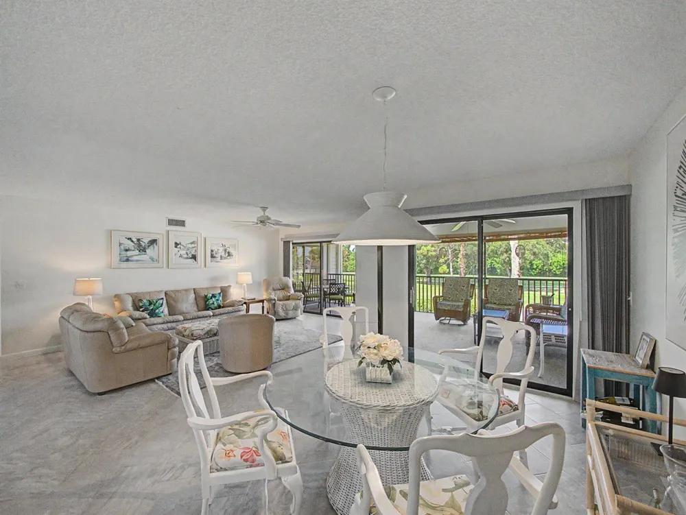5132 SE CLUB WAY #202 Stuart, FL 34997