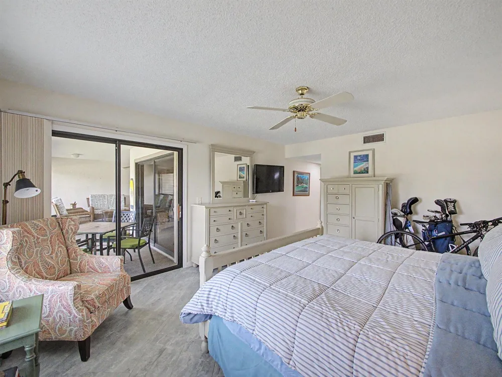 5132 SE CLUB WAY #202 Stuart, FL 34997