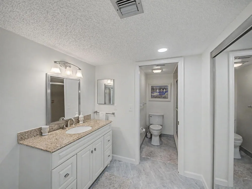 5132 SE CLUB WAY #202 Stuart, FL 34997