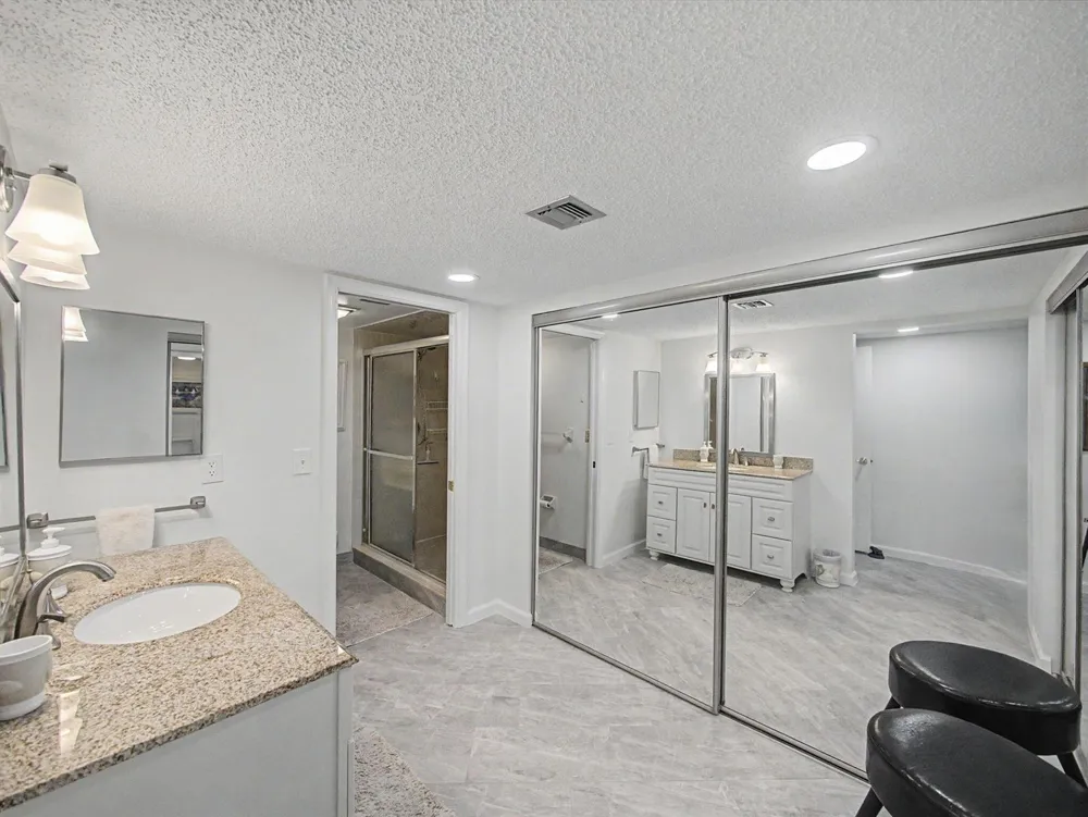 5132 SE CLUB WAY #202 Stuart, FL 34997
