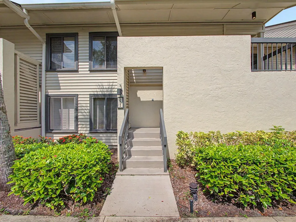 5132 SE CLUB WAY #202 Stuart, FL 34997
