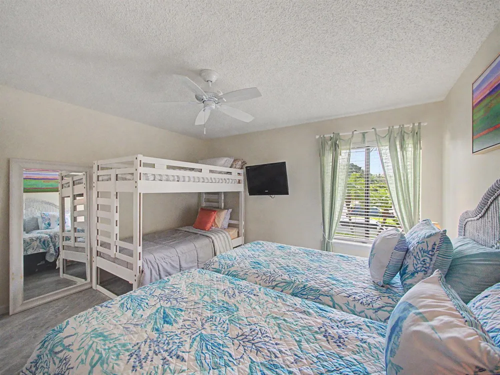 5132 SE CLUB WAY #202 Stuart, FL 34997