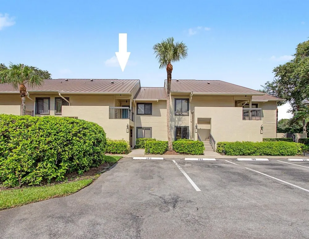 5132 SE CLUB WAY #202 Stuart, FL 34997