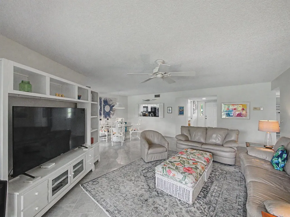 5132 SE CLUB WAY #202 Stuart, FL 34997