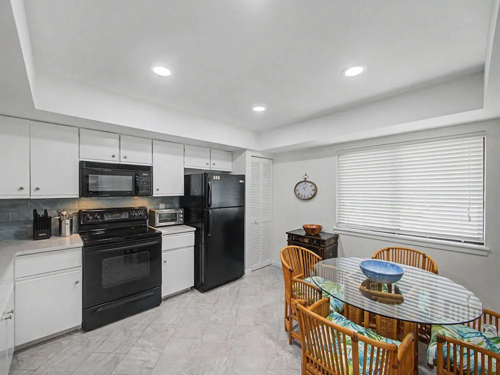 5132 SE CLUB WAY #202 Stuart, FL 34997