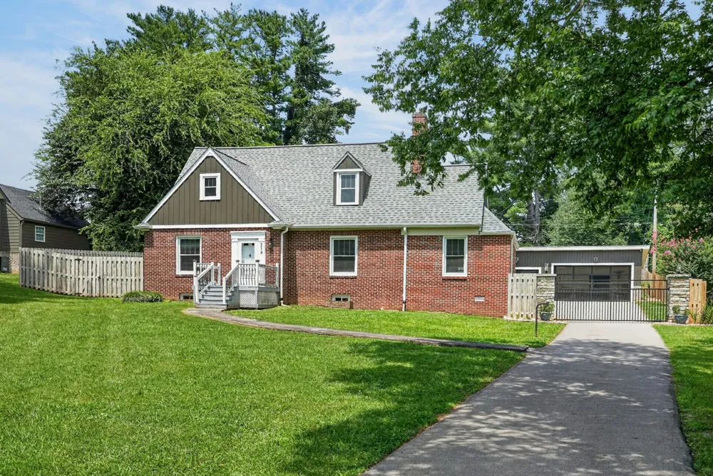 218 Morrison St McMinnville, TN 37110