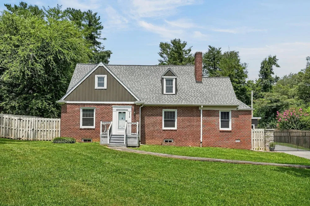 218 Morrison St McMinnville, TN 37110