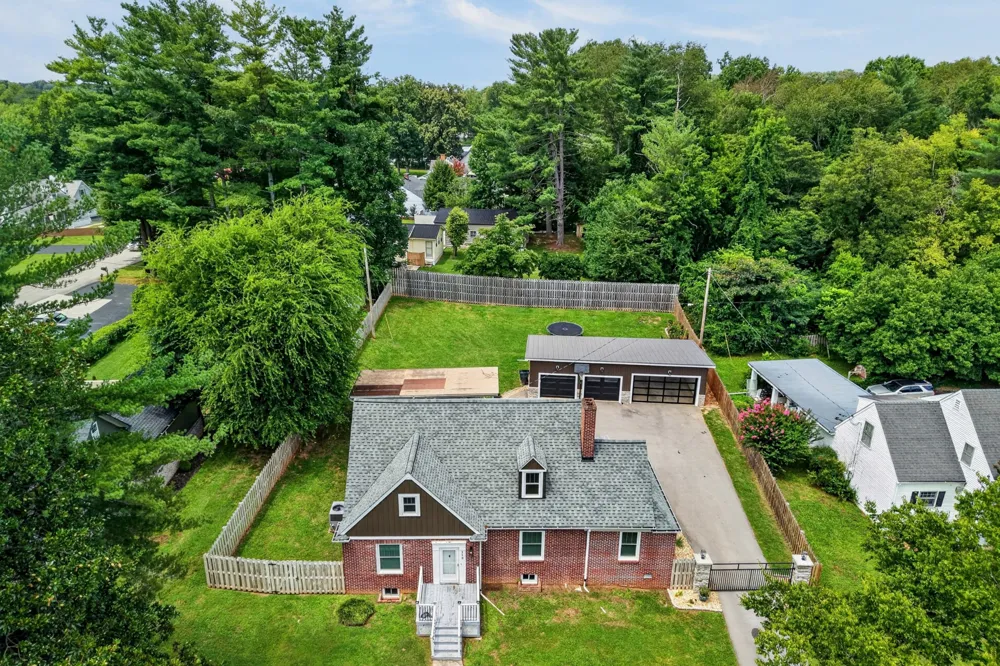 218 Morrison St McMinnville, TN 37110