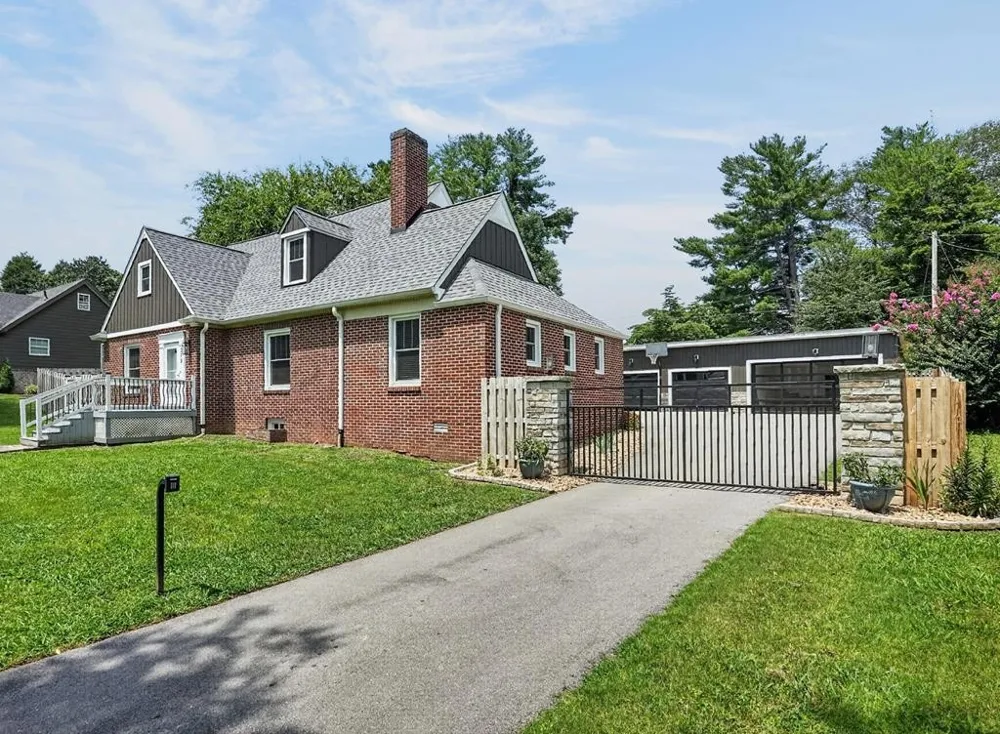 218 Morrison St McMinnville, TN 37110
