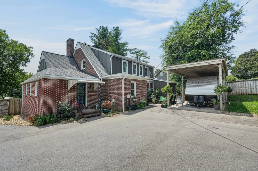 218 Morrison St McMinnville, TN 37110