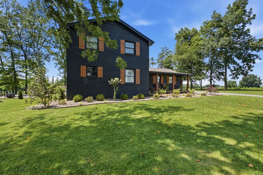 1447 Maxwell Branch Rd Cottontown, TN 37048