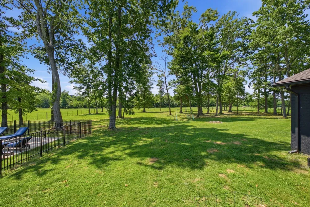 1447 Maxwell Branch Rd Cottontown, TN 37048