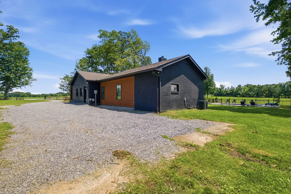 1447 Maxwell Branch Rd Cottontown, TN 37048