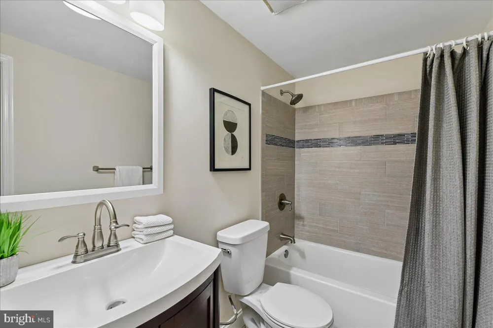 754 HYDE PARK DRIVE Glen Burnie, MD 21061