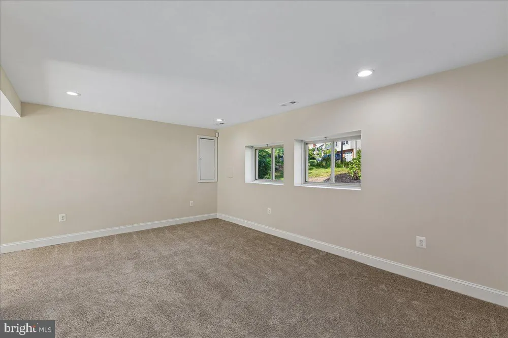 754 HYDE PARK DRIVE Glen Burnie, MD 21061
