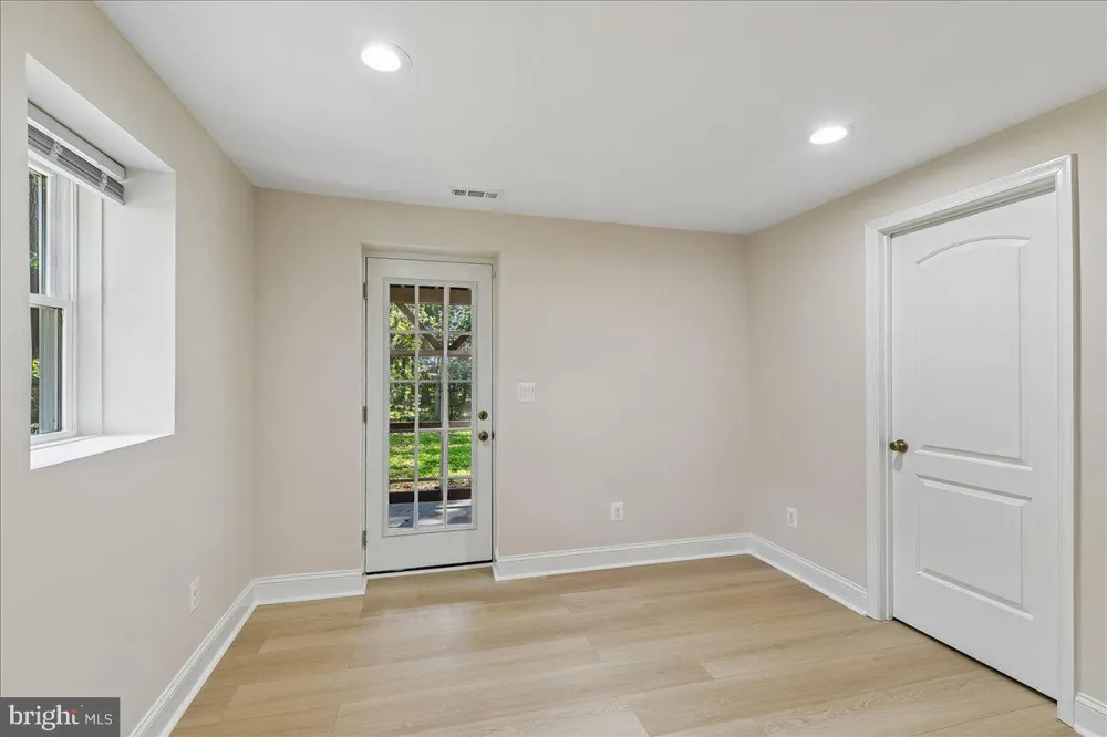 754 HYDE PARK DRIVE Glen Burnie, MD 21061